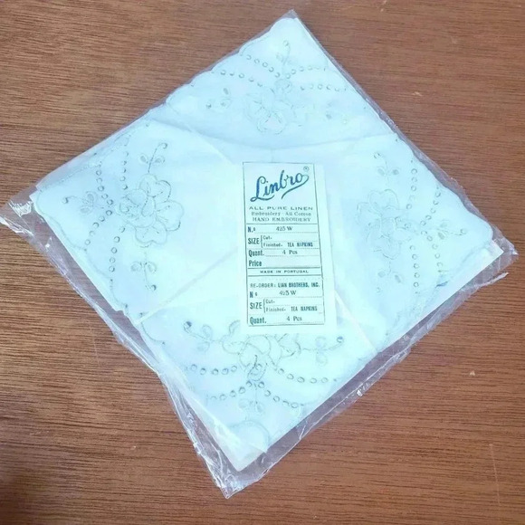Linbro Pure Linen Tea Napkins 4 CT Hand Embroidered Scalloped Edge - Picture 1 of 11